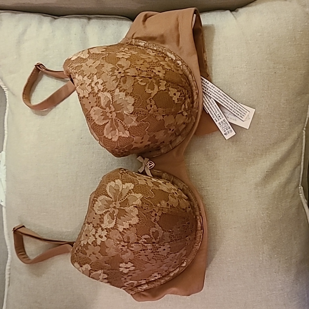 Victoria's Secret Body Brown Lace Demi Bra 32DD